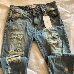 Cello: NWT: Distressed high rise, skinny jeans